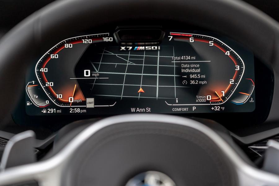 Панель приборов BMW X7 M50i (G07) 2019 года  (NA) (фото 32 из 40)